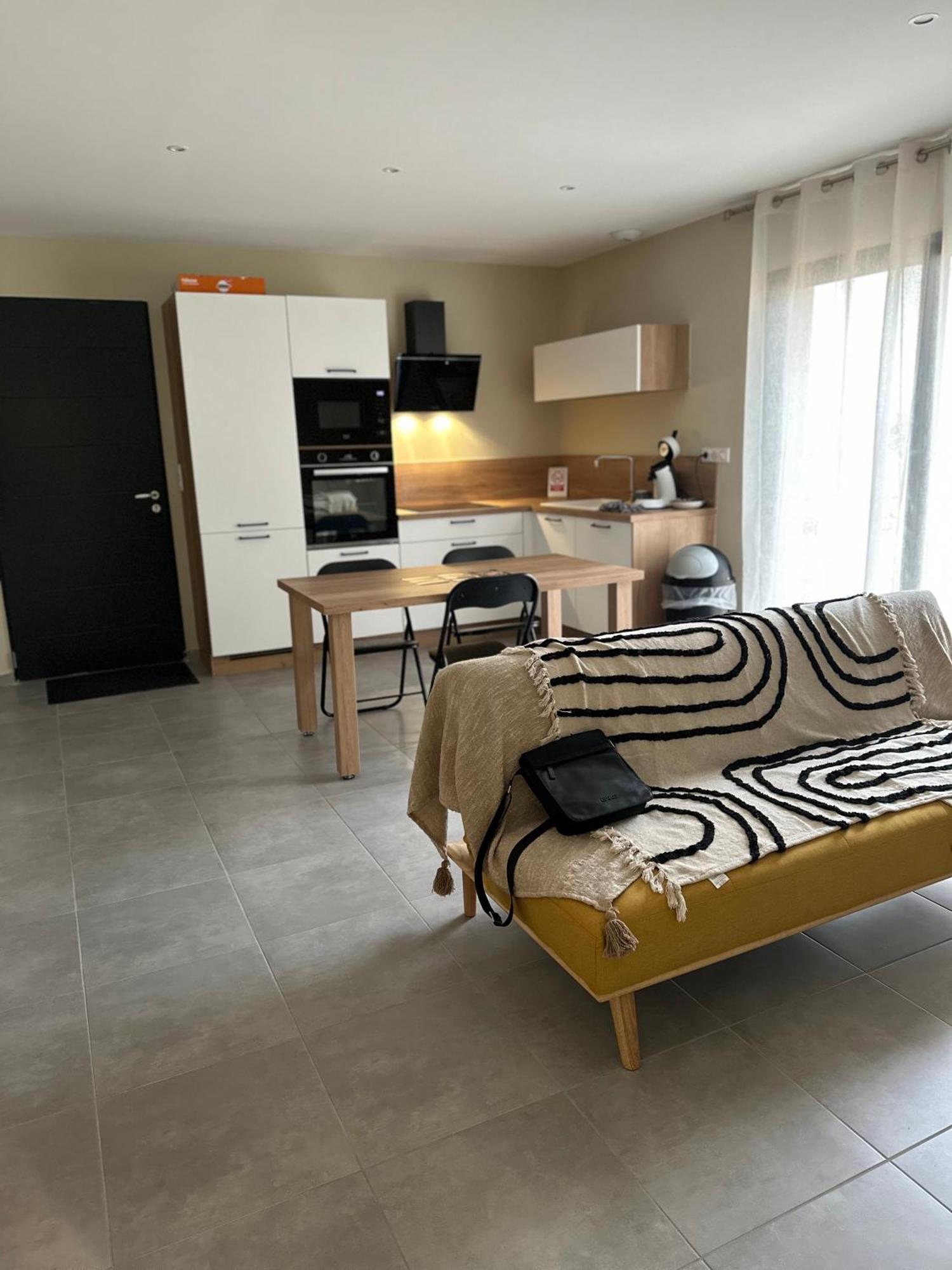 Maison T3 Dans Un Village Calme Saint-Mitre-les-Remparts Exteriér fotografie